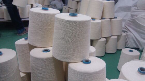 White Yarn Color Lenzing Viscose Yarn 1.5kgs Per Cone Custom Yarn Color Options Tailored for Textile Manufacturing Needs